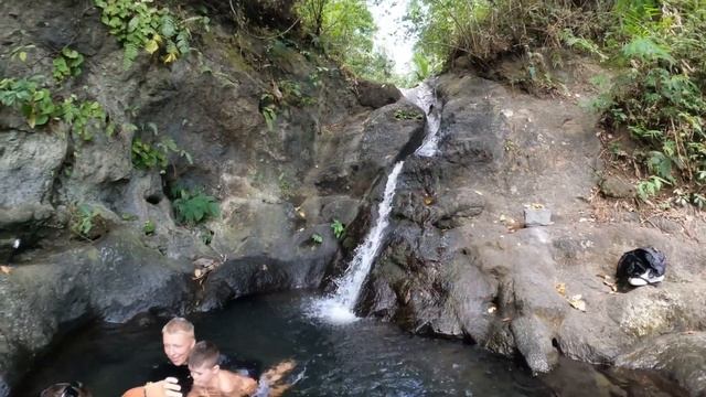 Выходной провели в экскурсионным трипе по Бали с компанией единомышленников "Котики на мотиках" смотреть онлайн