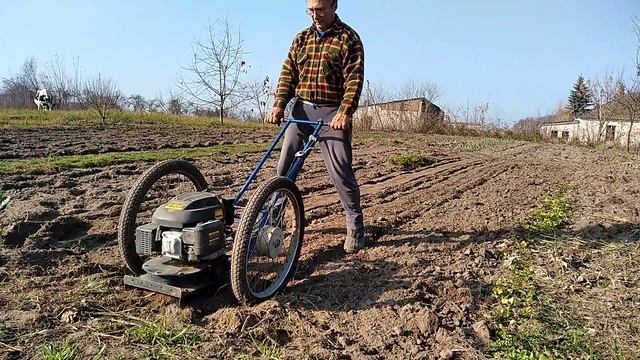 Готовим грядки под озимые // МотоЛаплош смотреть онлайн