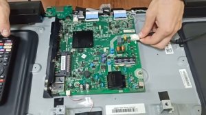 Телевизор Hisense 43A7300F есть подсветка, нет изображения.