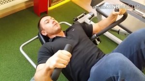 Скручивания на тренажере (пресс)