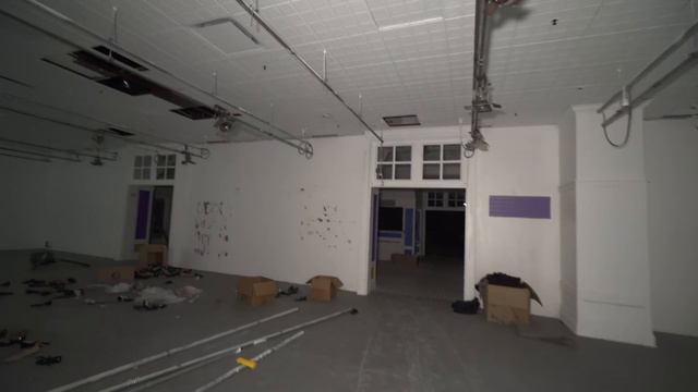 Exploring Abandoned BACKROOM Mall Stuck In Time смотреть онлайн