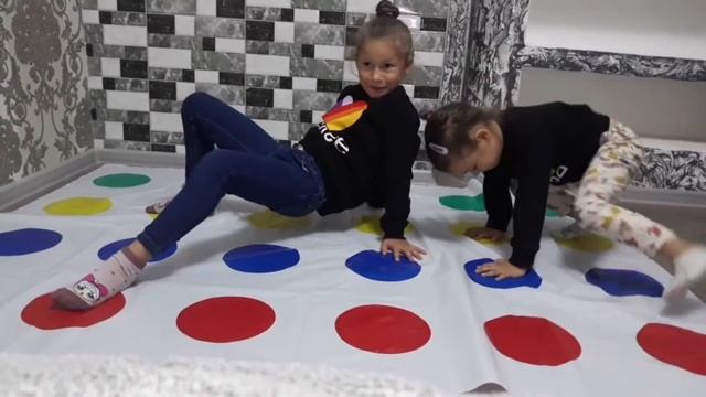 Игра "Твистер" и наши Ветрогончики?? смотреть онлайн