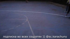 Нанесли разметку на баскетбольной площадке