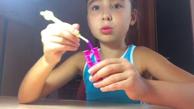 Как плести браслеты из резинок.Стиль:"Рыбий хвост"Урок1 смотреть онлайн