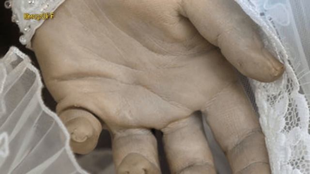 La Pascualita Труп или манекен демонстрирует это платье? смотреть онлайн