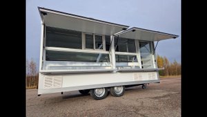 Торговый прицеп автолавка фудтрак. Прицеп 4,3х2м с холодильным оборудованием.