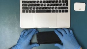 Как правильно чистить сетки iPhone?