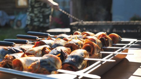 Шашлык из скумбрии на мангале