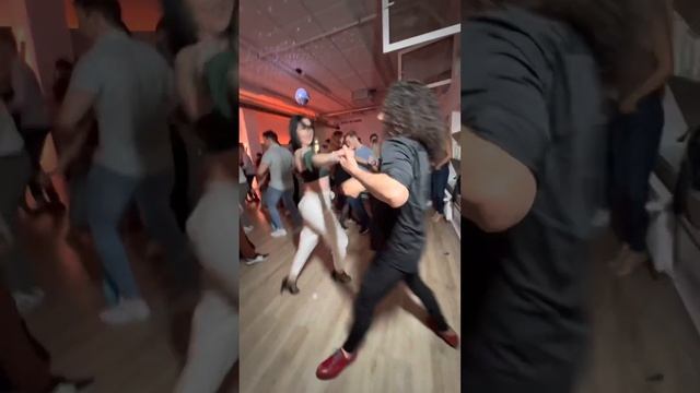 Como va a ser - Pinto Picasso | Ali y lady bailando bachata en la fiesta смотреть онлайн