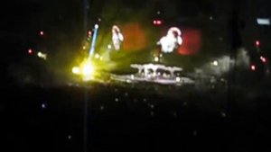 Боно из U2  поет по- итальянски.Шедевр.
