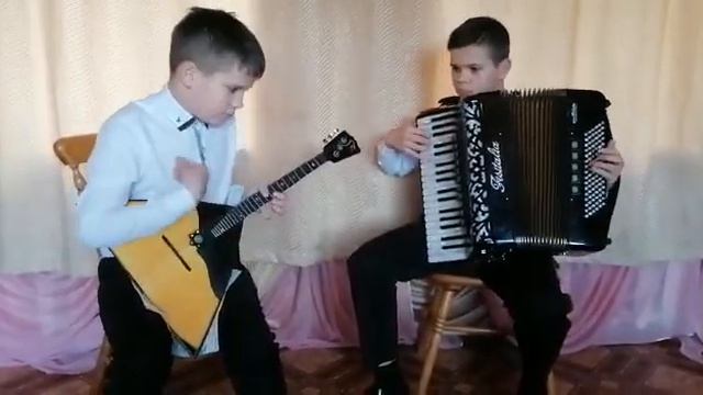 Седачевы Иван 9л(балалайка ) и Геннадий 13 л(аккордеон) На ранчо смотреть онлайн