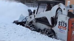 BobCat S 175 в работе со снегоочистителем