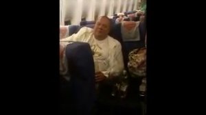 Пьяный неадекватный дебошир в самолете
