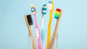 Как делают зубные щётки  / How toothbrushes are made