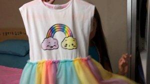 Маша и сестра собирается на вечеринку и одевают одинаковые платья