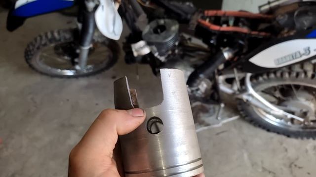 РАЗОРВАЛО поршень на ИЖе... смотреть онлайн