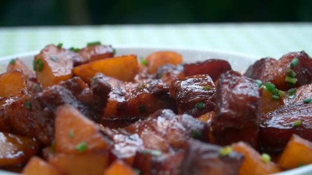 豬肉降價，小雨做紅燒肉吃，大口吃肉大口喝酒，過癮 #市民朱小雨