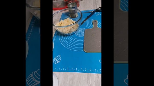 салат с креветками... креветки с сыром... креветки с ананасом