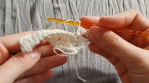 Узор крючком. Как вязать скрещенные столбики с накидом.