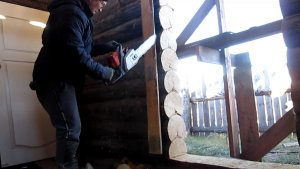 Стройка, выпиливаю дверь, делаю пазы.