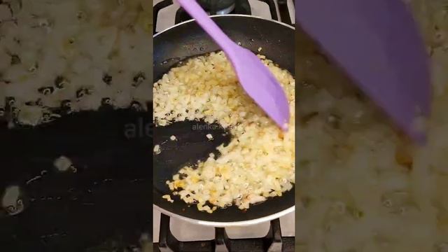 Мясная пицца. Очень вкусная,  быстрая в приготовлении. Супер рецепт пиццы. Додо пицца отдыхает.