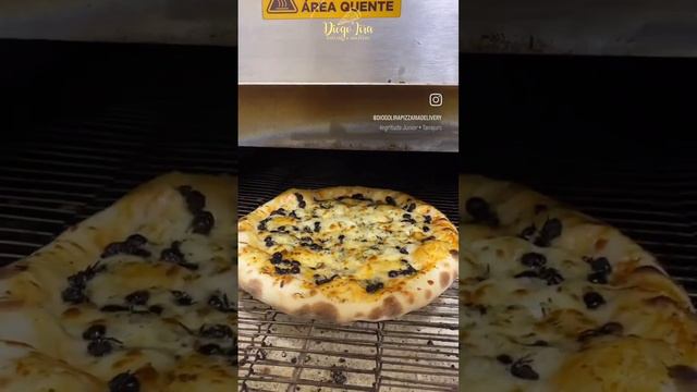 Бразильский ресторан подаёт пиццу с муравьями