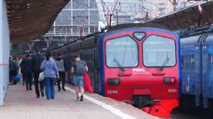 Электропоезда ЭД4М-0091, ЭП2Д-0082 ЦППК Рэкс станция Москва-пасс. Киевская 9.06.2021