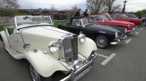 "Чайки", "Волги", "Жигули" и "Москвичи" проехали по самым живописным местам столицы