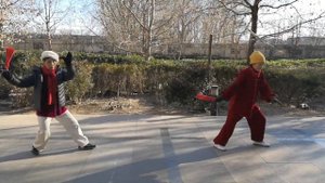 Тайцзи тренировка "Кунфу с веером"( Tai Chi Kung Fu Fan) часть 1 _太极功夫扇(第一套功夫扇)