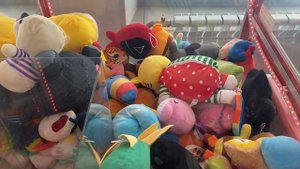 ИСТОРИЯ ОДНОЙ ИГРУШКИ, ЛОВИМ В АППАРАТЕ ИГРУШЕК ???