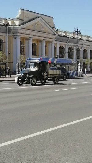 Ретро парад транспорта в Петербурге на Невском проспекте!