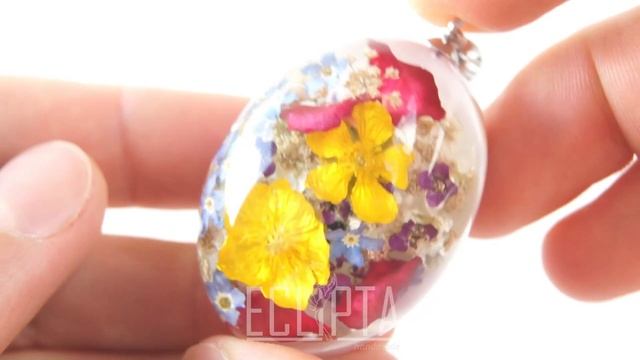 Цветочный кулон 4х3 см из эпоксидной смолы с лютиками. Ручная работа ECLIPTA jewelry смотреть онлайн