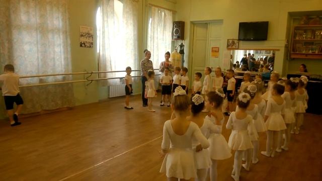 Ксюха поздравляет участников ансамбля "Пионерия" смотреть онлайн