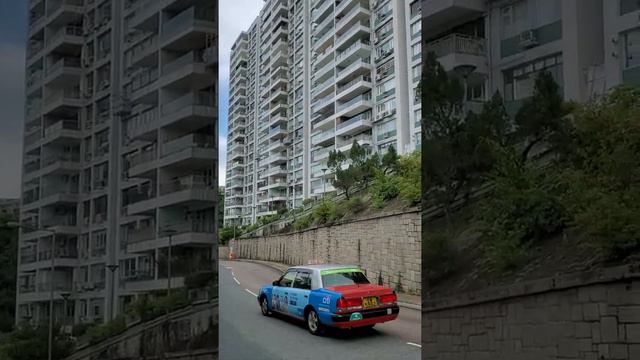 香港-The Summit(left) 65FL(御峰)with Highcliff 73FL( 曉盧) 2001, 2003建造.マンショ