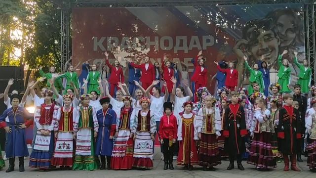 Образцовая Арт-студия Виват(вокальная студия). День города. Краснодару 230лет(фрагмент выступления) смотреть онлайн