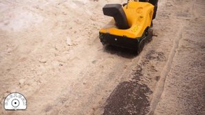 Быстрая и деликатная очистка тротуара от наледи без реагентов, соли, песка