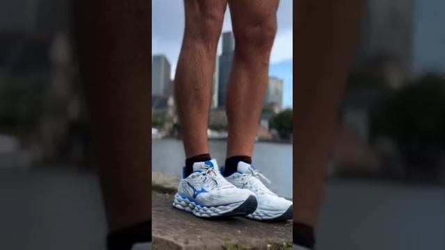 Спортивная модель Mizuno Wave Sky 8