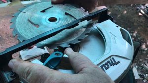 Blade Change on Makita HS7000 saw