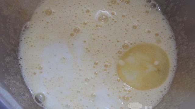 Кекс на молоке с морковью и изюмом в мультиварке