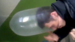 Как надуть презерватив носом?