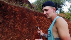 НАШЕЛ РЕДКИЙ КРИСТАЛЛ АМЕТИСТ! КЛАДОИСКАТЕЛИ В ИНДИИ **Невероятная находка**