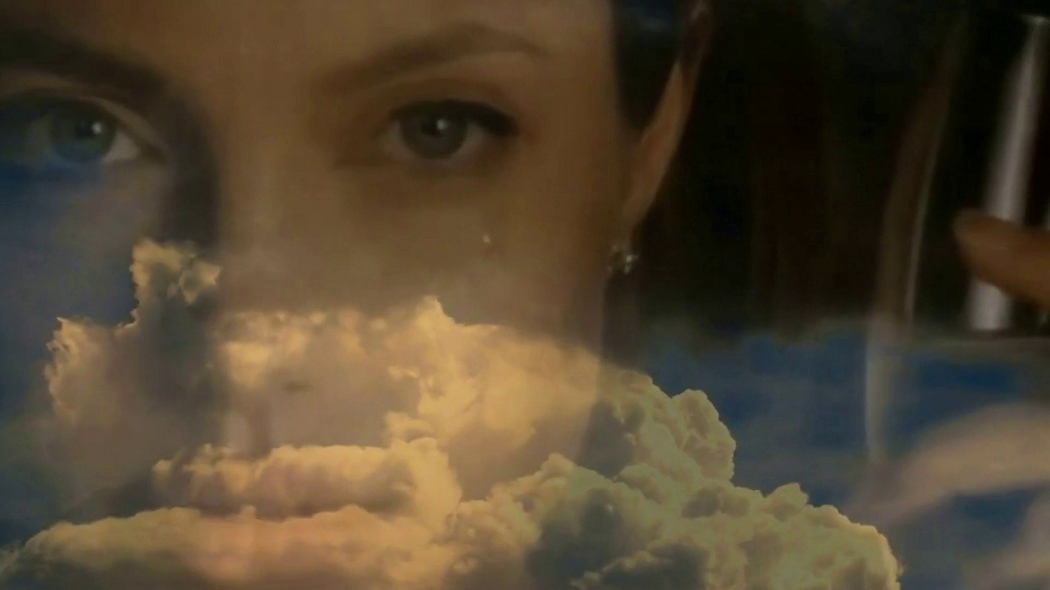 А уж эту песню невозможно не узнать - _СЕРЫМ ОБЛАКОМ_ ....mp4 смотреть онлайн