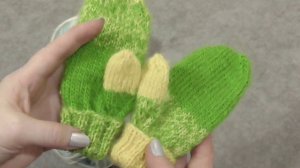Простые детские варежки спицами. Мастер класс по вязанию.