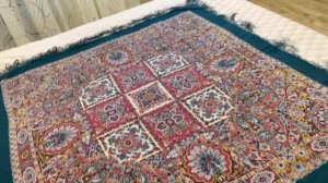 По просьбе подписчицы показываю Павловопосадские платки «Волшебный узор» и «Рождественский пряник»