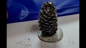 Урок технологии  ''Елочка из шишки''