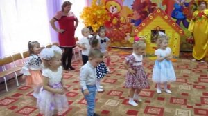 12 группа "Мы потопаем ,мы похлопаем немножко"