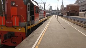Тепловоз ТЭМ18ДМ-1799 маневрирует на вокзале Москва Казанская