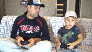 FUNNY BABY связали маму скотчем Prank with Color Sticky Веселые детки с папой против Мамы