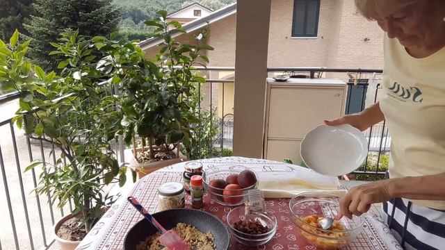 РУЛЕТ С ПЕРСИКАМИ И ОРЕХАМИ. смотреть онлайн