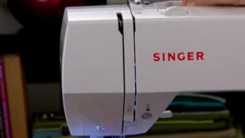 SINGER Confidence Series (SINGER 7465, SINGER 7467 & SINGER 7469Q) - Threading The Machine